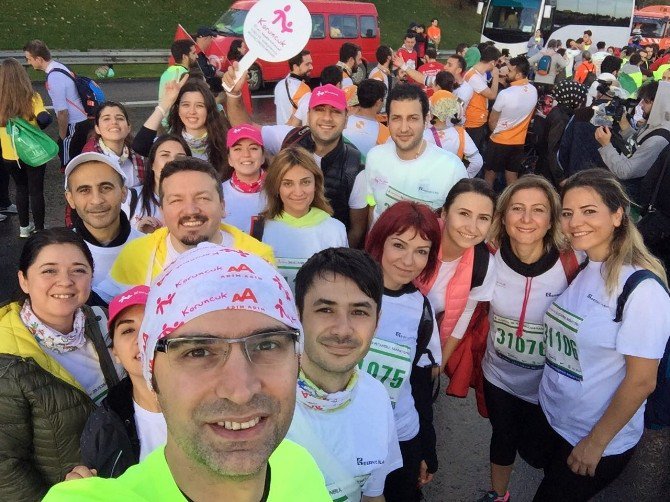 Berko İlaç Çalışanları Koruncuklar İçin Koştu