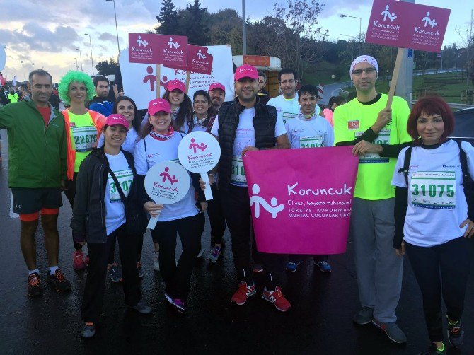 Berko İlaç Çalışanları Koruncuklar İçin Koştu