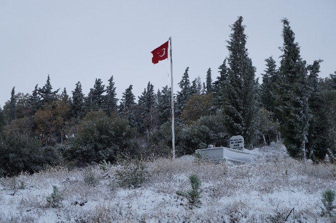 Lapseki’ye Yılın İlk Karı Yağdı