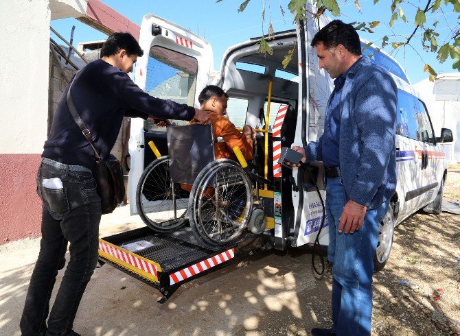 Erdemli Belediyesi’nden Engelli Aracı