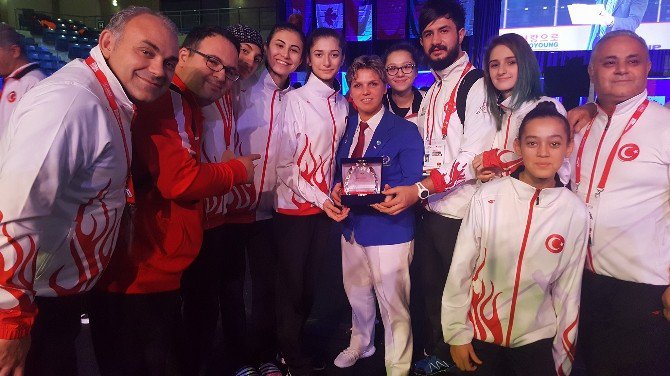 Aydınlı Güler Gençtürkoğlu, Taekwondo’da ‘Dünyanın En İyi Bayan Hakemi’ Seçildi