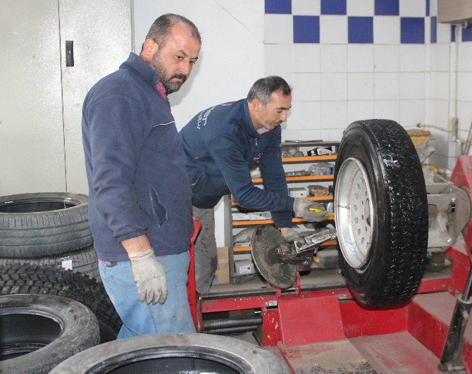 1 Aralık Öncesi Lastikçilerde Yoğunluk