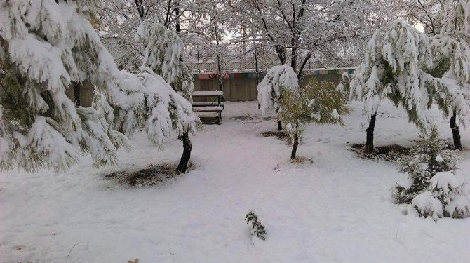 Korkuteli’ne Mevsimin İlk Karı Yağdı