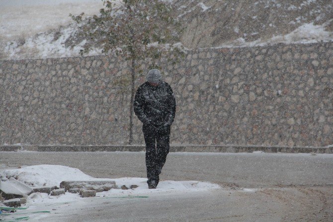 Elazığ’a Yılın İlk Karı Yağdı