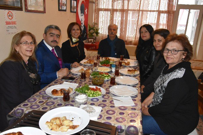 Alıcık, Cumhuriyet Kadınları Derneğine Başarılar Diledi