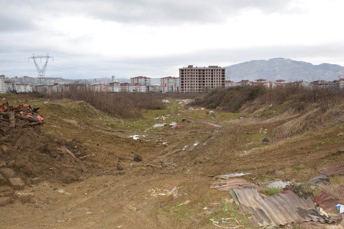 Unutulan Araziden Çevre Yolu Geçti