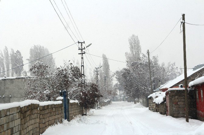 Ağrı’da 228 Köy Yolu Ulaşıma Kapandı