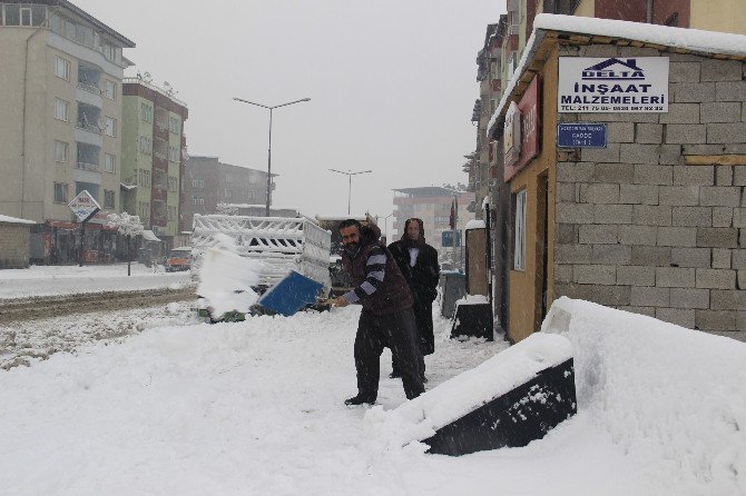 Hakkari’de Beyaz Esaret Sürüyor