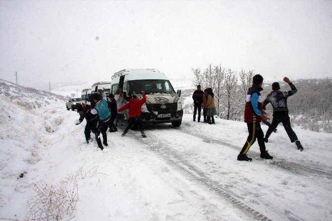 Bingöl’de 35 Öğrenci Yolda Mahsur Kaldı