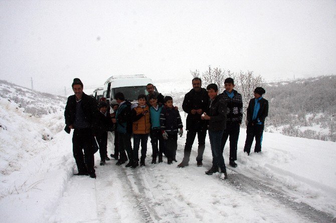 Bingöl’de 35 Öğrenci Yolda Mahsur Kaldı