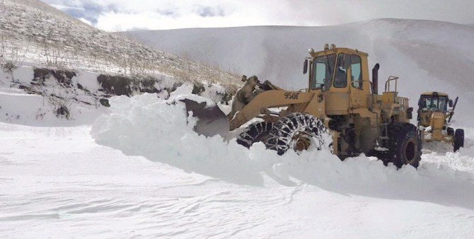 Büyükşehir’in Timleri Kent Merkezi Ve Kırsalda Karla Mücadele Ediyor