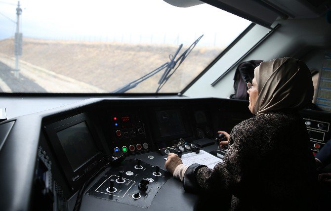 Emine Erdoğan Hızlı Tren Kullandı