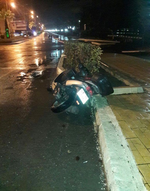 Kaldırıma Çarpan Motosikletin Sürücüsü Hayatını Kaybetti