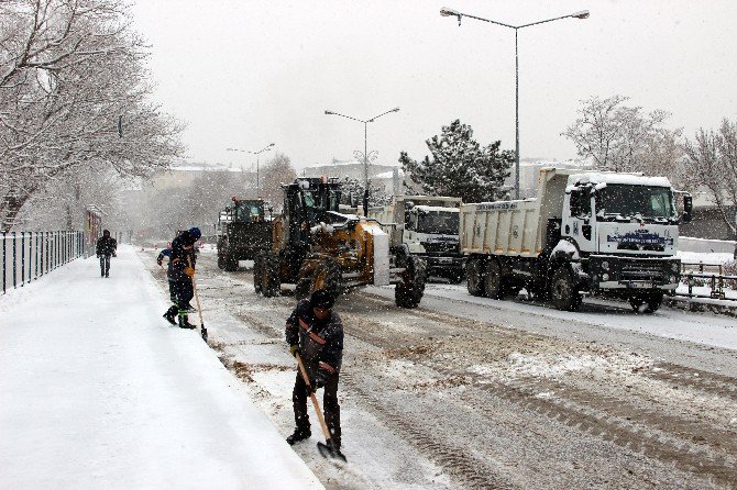 Erzurum’da Karla Mücadele Başladı