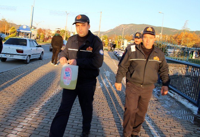 Kendini Yakmaya Çalıştı