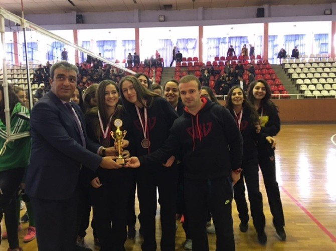 Gaziantep Kolej Vakfı Liselerinin Voleybol Başarısı