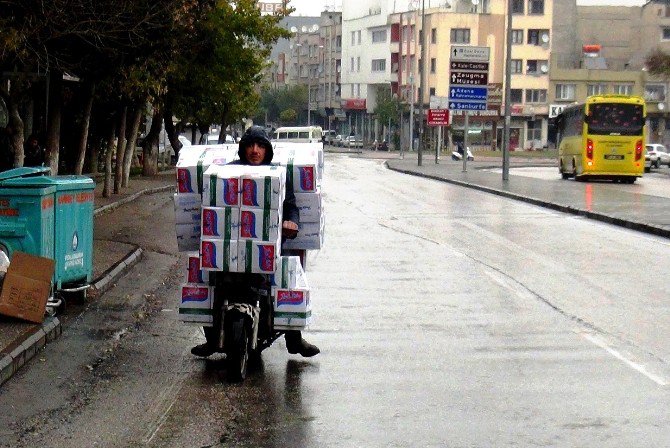 40 Koli Makarnayı Motosikletle Böyle Taşıdı