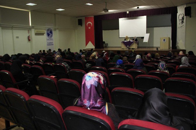 İlahiyat Fakültesi’nde Arapça Konferans