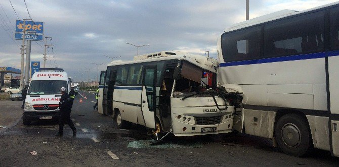 Manisa’da İşçi Servisleri Çarpıştı: 14 Yaralı