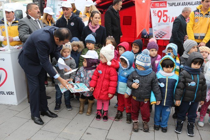 Niğde 112 Acil Servis Ekipleri “Yaşama Yol Ver" Projesinin İkinci Tanıtım Standını Açtı