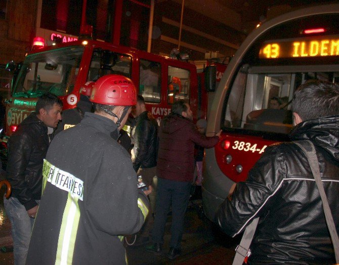 Tramvayın Altında Kalan Çocuk Yaralandı