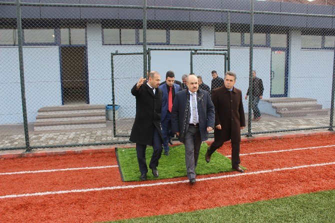 Vali Şıralık Spor Tesislerini İnceledi