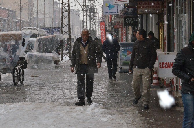 Yüksekova’da Kar Yağışı