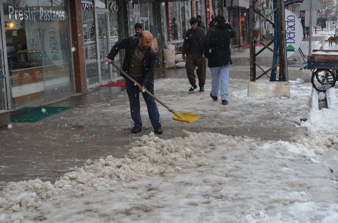 Yüksekova’da Kar Yağışı