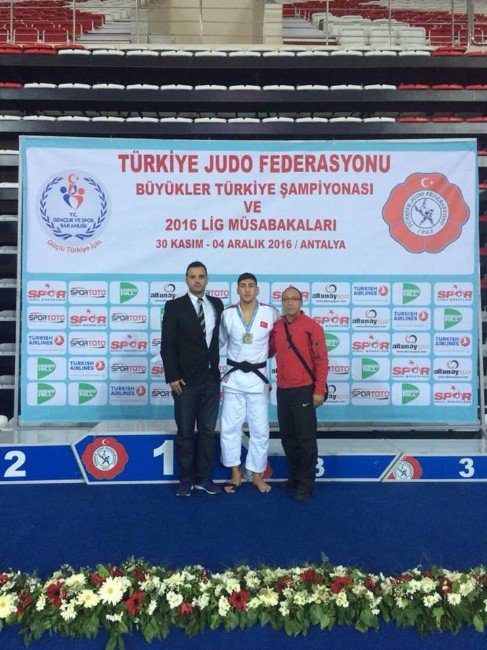 Manisalı Judo Sporcusundan Türkiye Derecesi