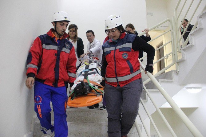 400 Yataklı Devlet Hastanesinde 6.5’luk Deprem Tatbikatı