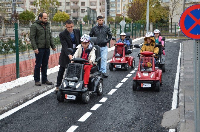 Başkan Polat, 3 Aralık Dünya Engelliler Haftasını Kutladı