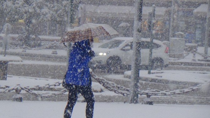 Erzincan’a Mevsimin İlk Karı Düştü