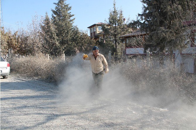 Evleri Toz İçinde Kalan Vatandaşlar Yolu Trafiğe Kapattı