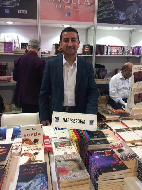 Genç Öğretmen Habib Erdem Kitap Çıkarttı