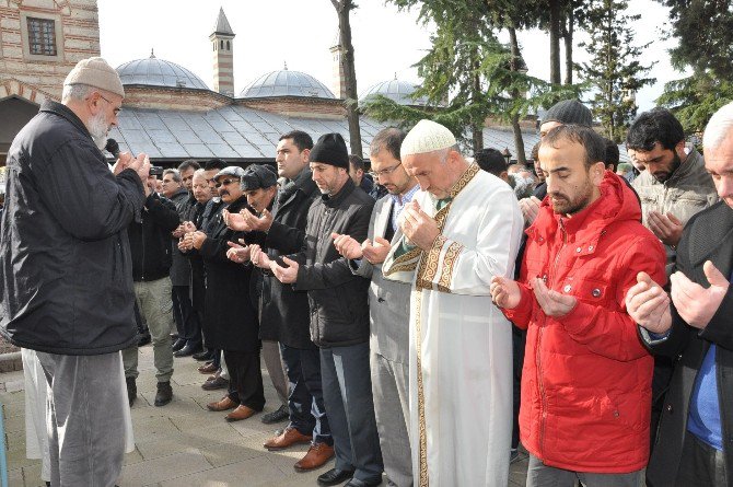 Gebze’de Halep Ve Adana’da Ölenler İçin Gıyabi Cenaze Namazı Kılındı