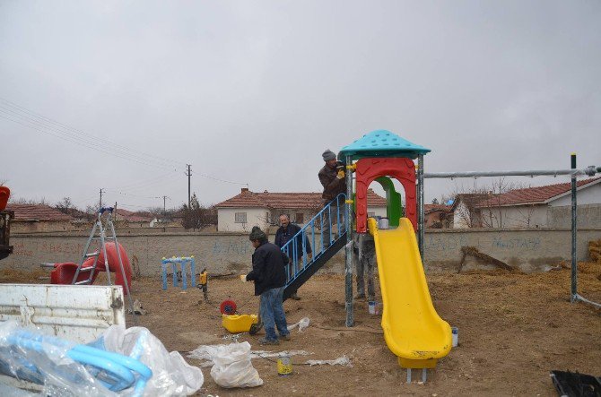 Günyüzü Belediyesinden Parklara Oyun Gurubu