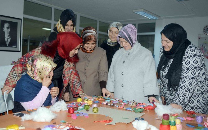 Vali Vasip Şahin’in Eşi, Tuzla Belediyesi Gönül Elleri Çarşısı’nı Ziyaret Etti