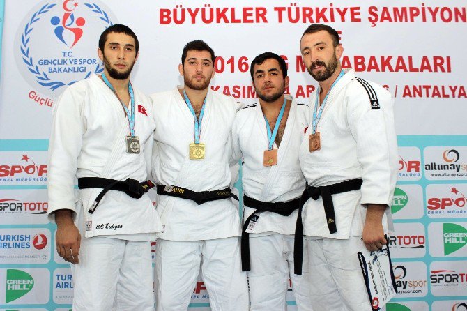 Judoda Üç Altın İstanbul’a