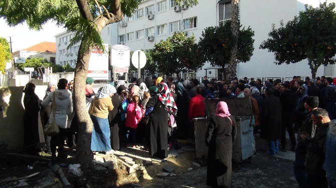 Mersin’de Suriyelilerin ’100 Tl’ Yoğunluğu