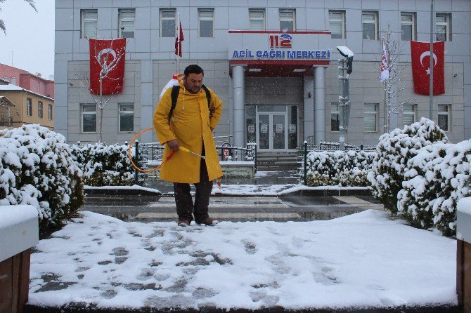 Niğde Belediyesi Kara Solüsyonlamayla Müdahale Ediyor