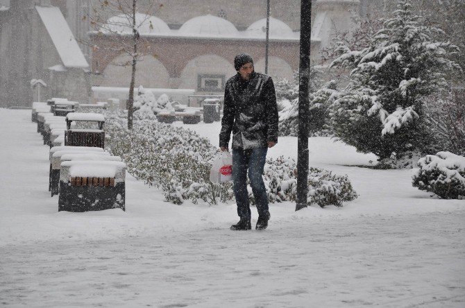 İç Anadolu’da Kar Yağışı Etkili Oluyor