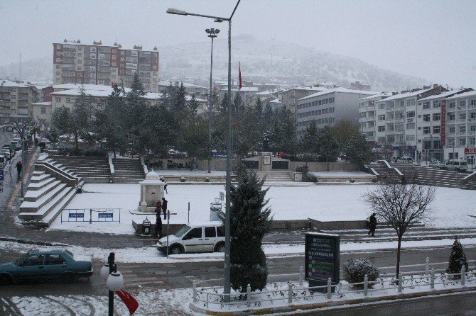 2 Gündür Yağan Kar Yozgat’ı Beyaza Bürüdü