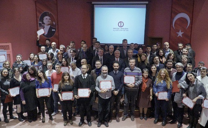 Başarılı Öğrenciler Belgelerini Anadolu Üniversitesi Rektörü Gündoğan’dan Aldı