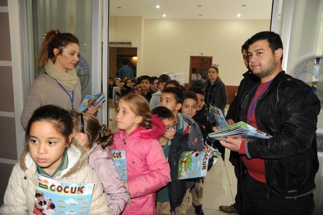 Aydın Şehir Tiyatrosu İlçelerde Perdelerini Miniklere Açtı