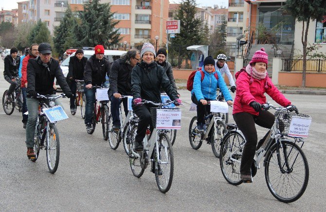 Bisiklet Yolu İçin Görme Engellilerle Birlikte Pedalladılar