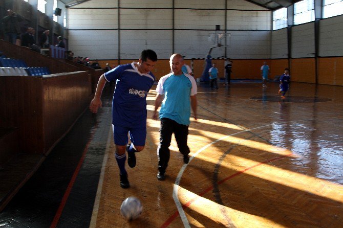 Fethiye’de Protokol Özel Sporcular İle Futsal Oynadı