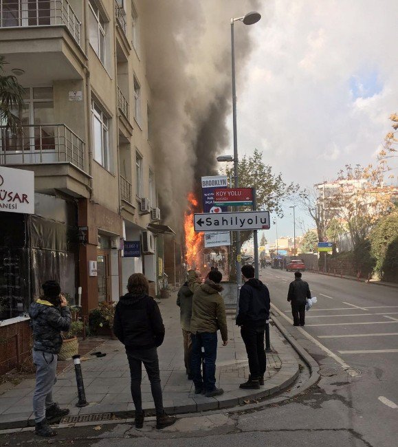 Kadıköy’de Türkü Bar’da Yangın Paniği