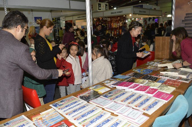 Kitap Fuarı’nda Büyükşehir Standına Yoğun İlgi