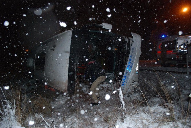 Kütahya’da Yolcu Otobüsü Devrildi: 8 Yaralı