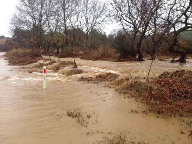 Şehitlik Yolu Trafiğe Kapandı